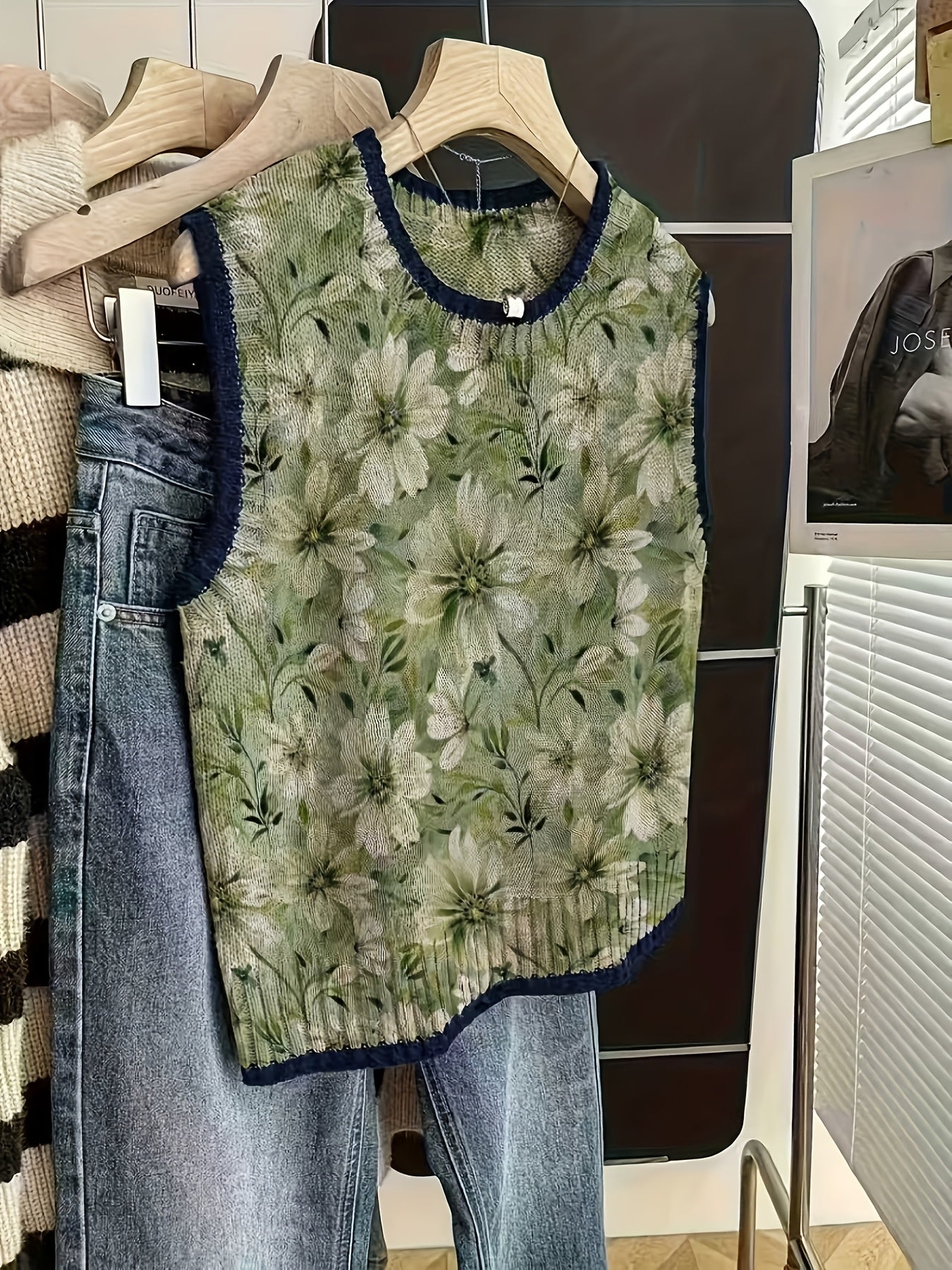 Gradient Floral Crew Neck Vest