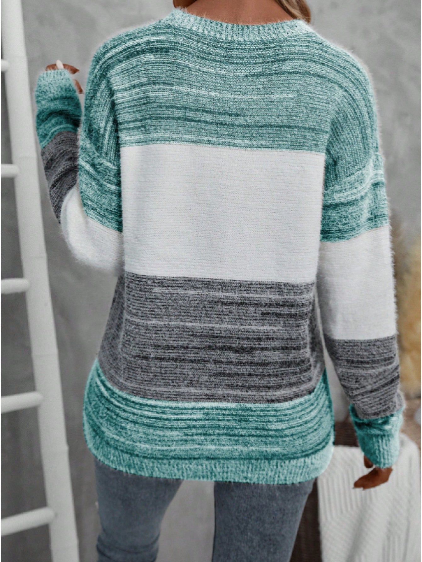 Elegant Contrast Collar Knit Sweater