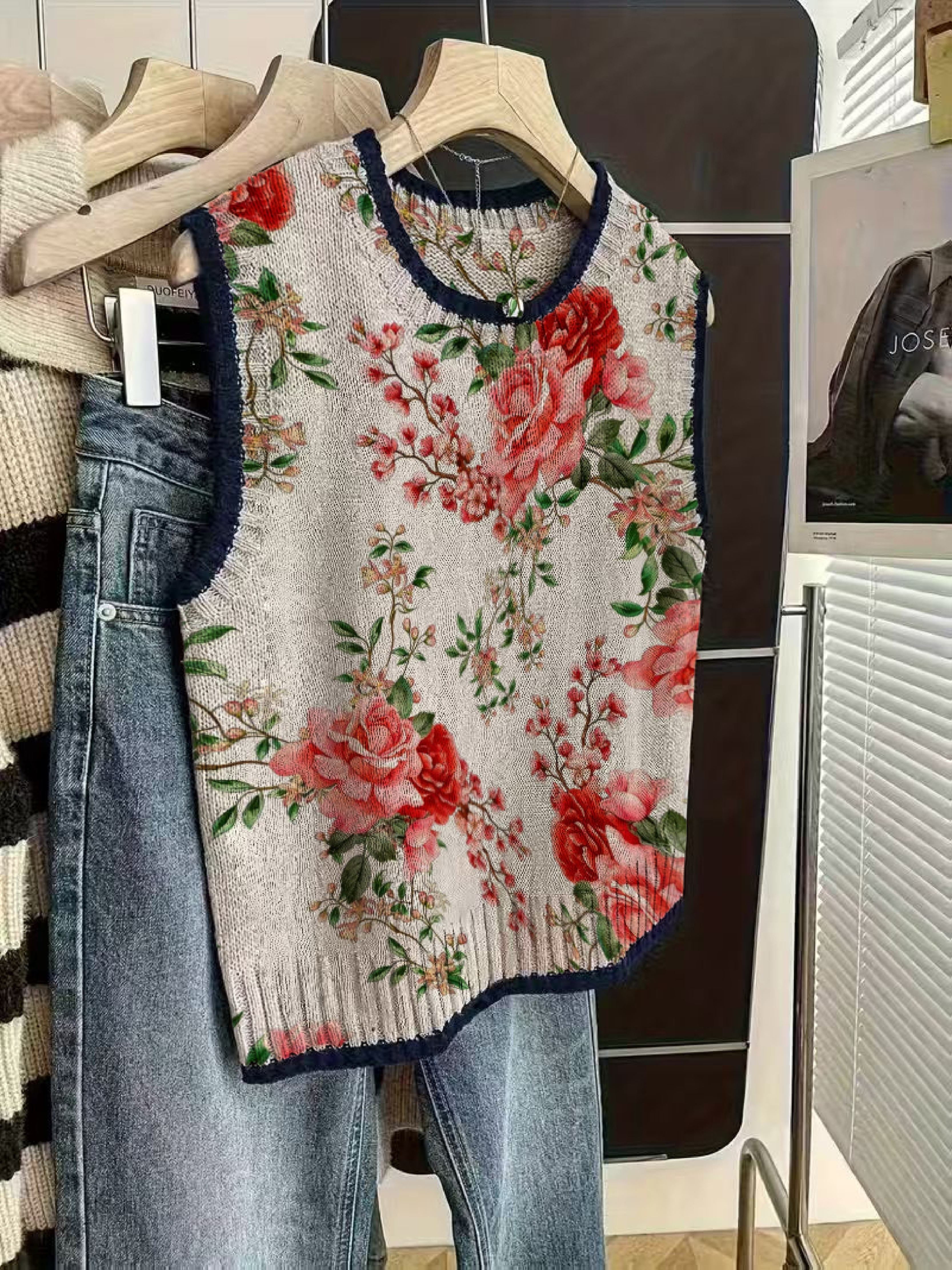 Elegant Crew Neck Floral Knit Vest