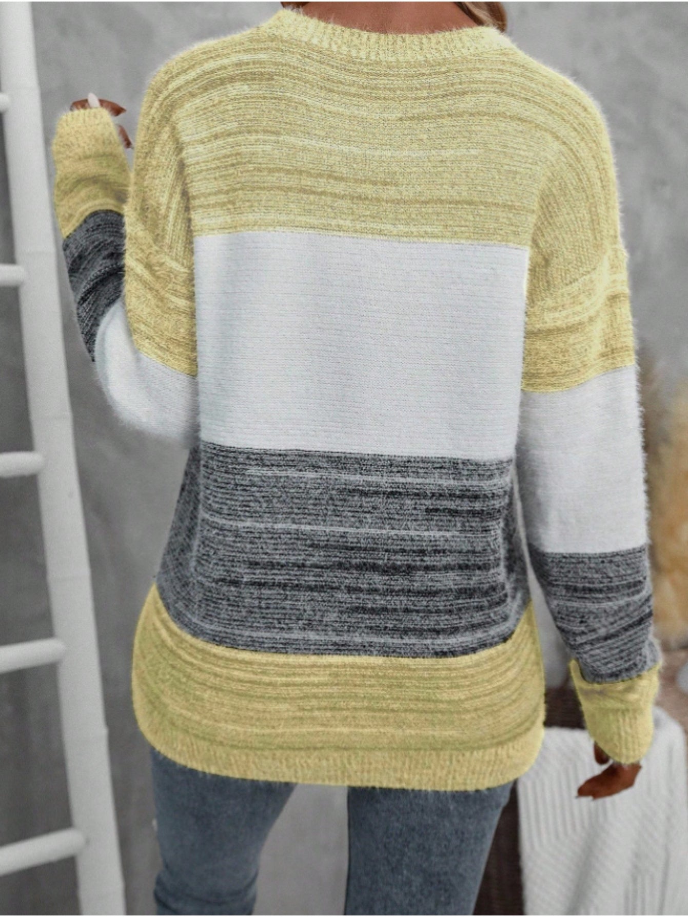Elegant Contrast Collar Knit Sweater