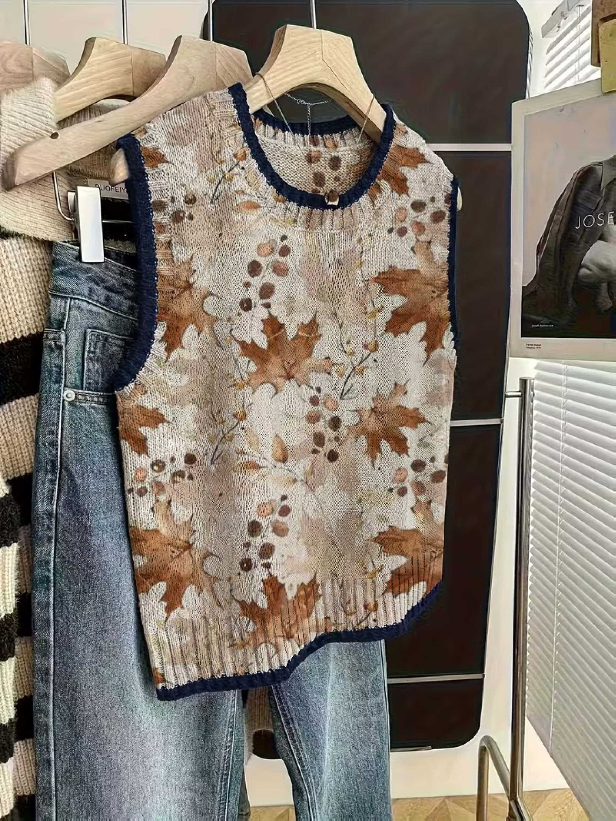 Maple Leaf Detail Knit Vest