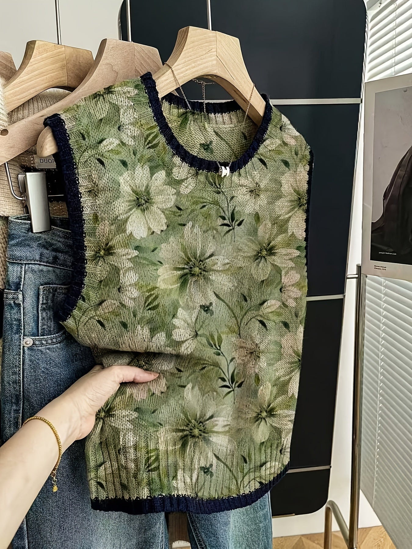 Gradient Floral Crew Neck Vest
