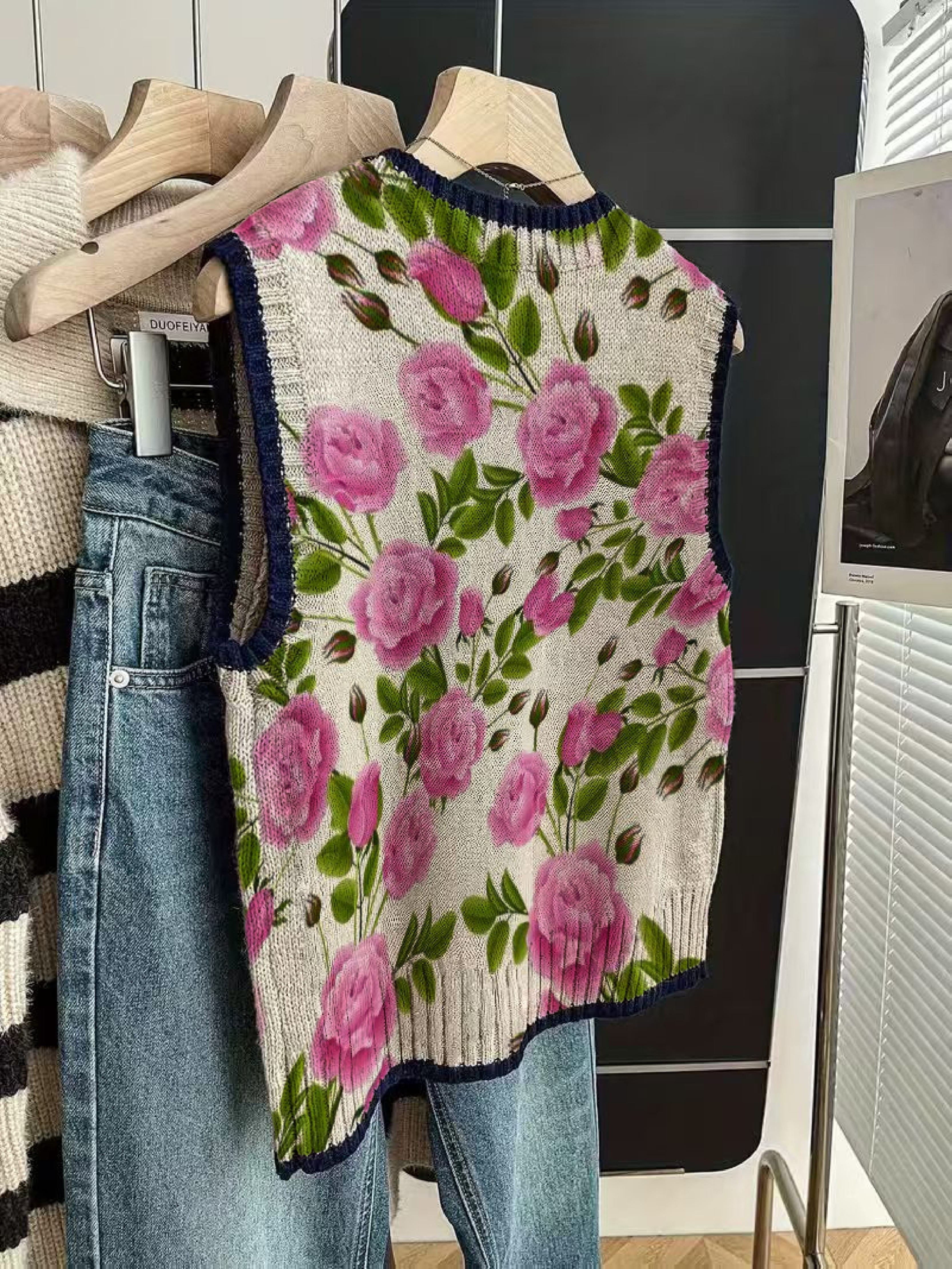 Rose Detail Crew Neck Vest