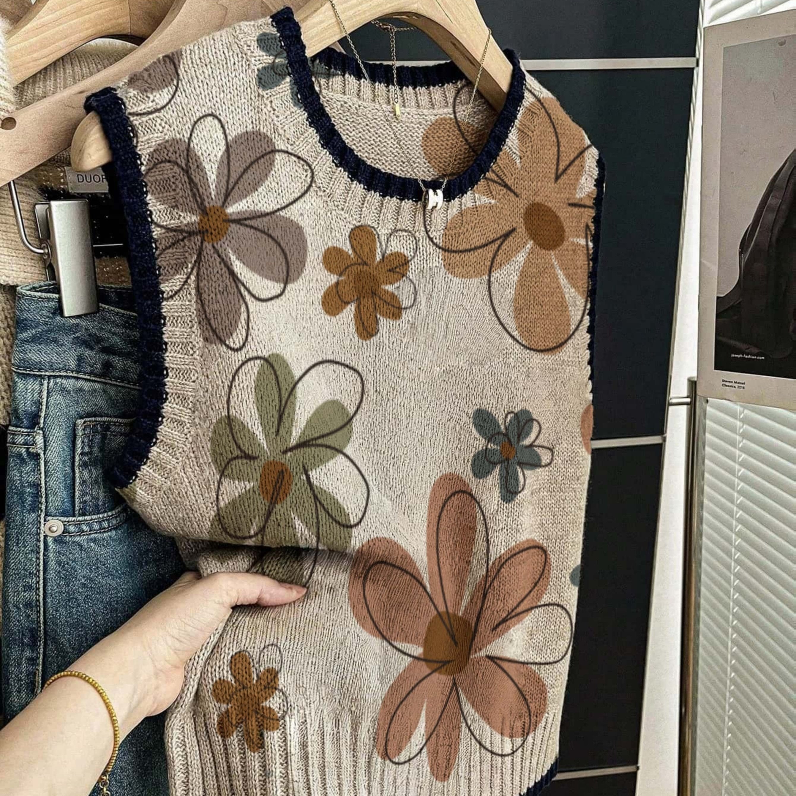 Classic Floral Crew Neck Vest