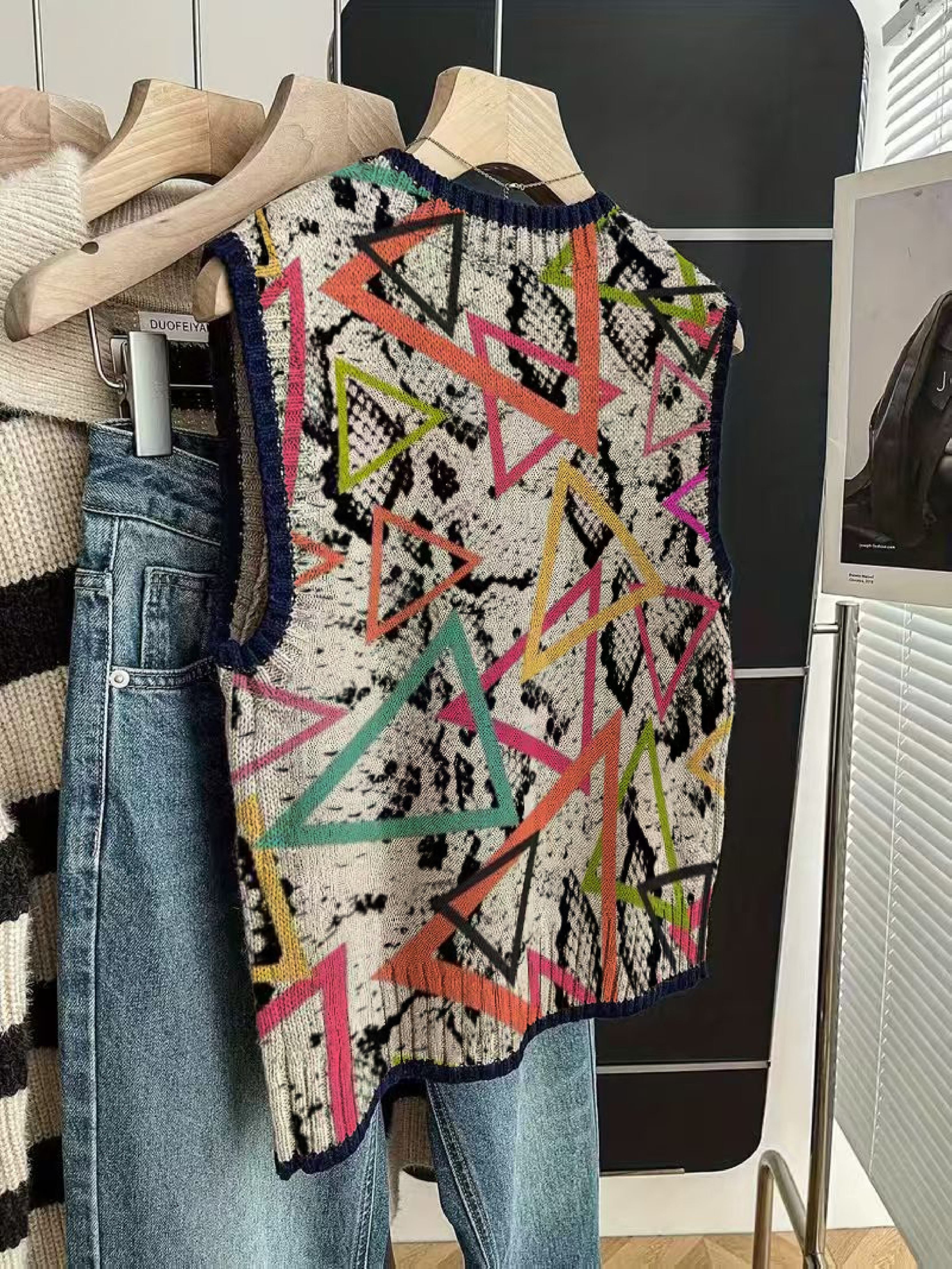 Geometric Pattern Knit Vest