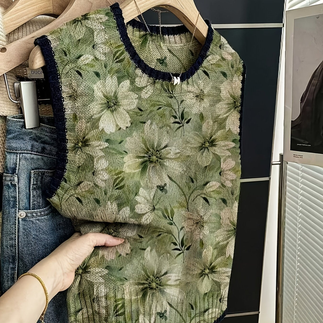 Gradient Floral Crew Neck Vest