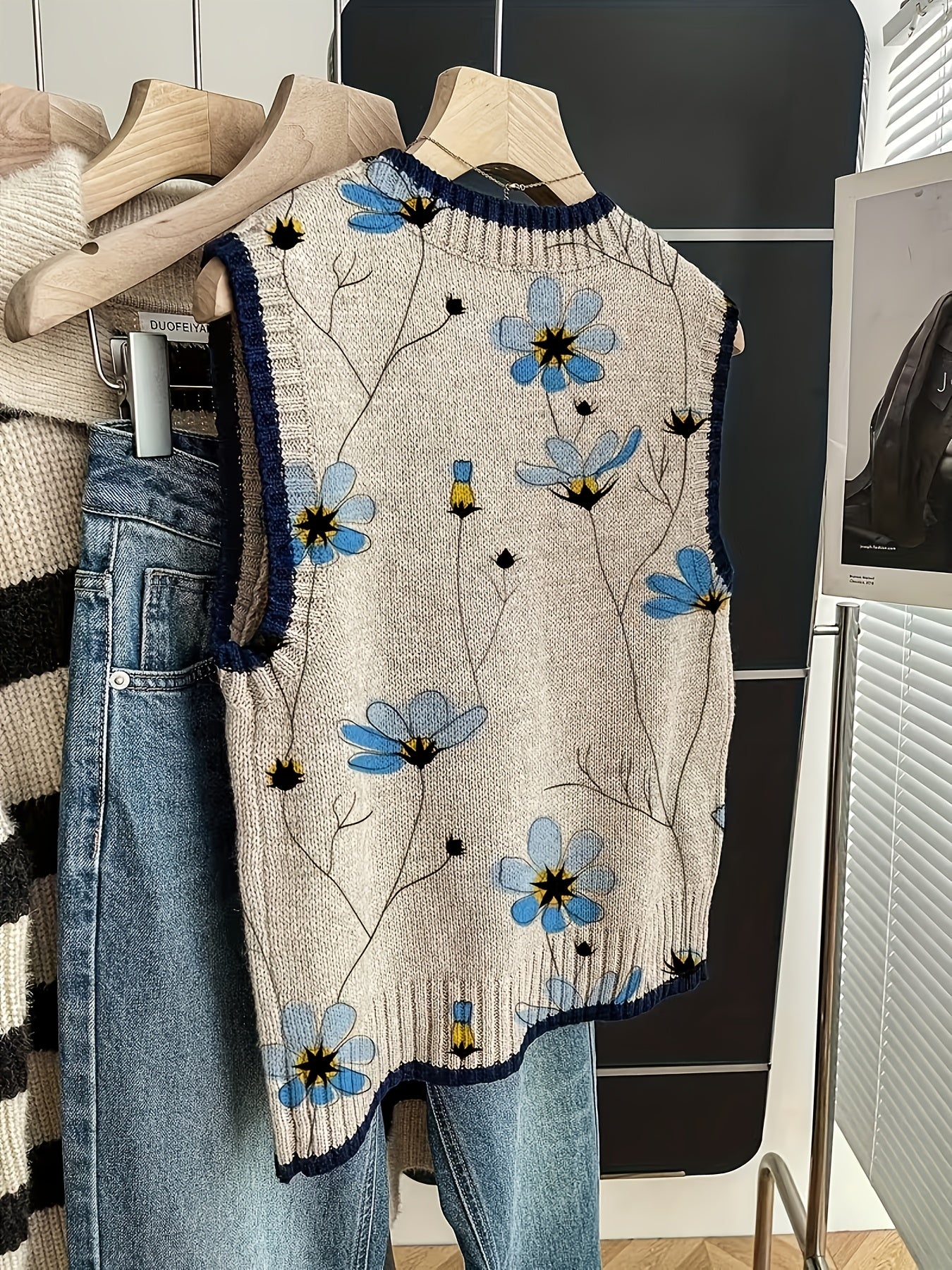 kitten-graphic-knit-vest