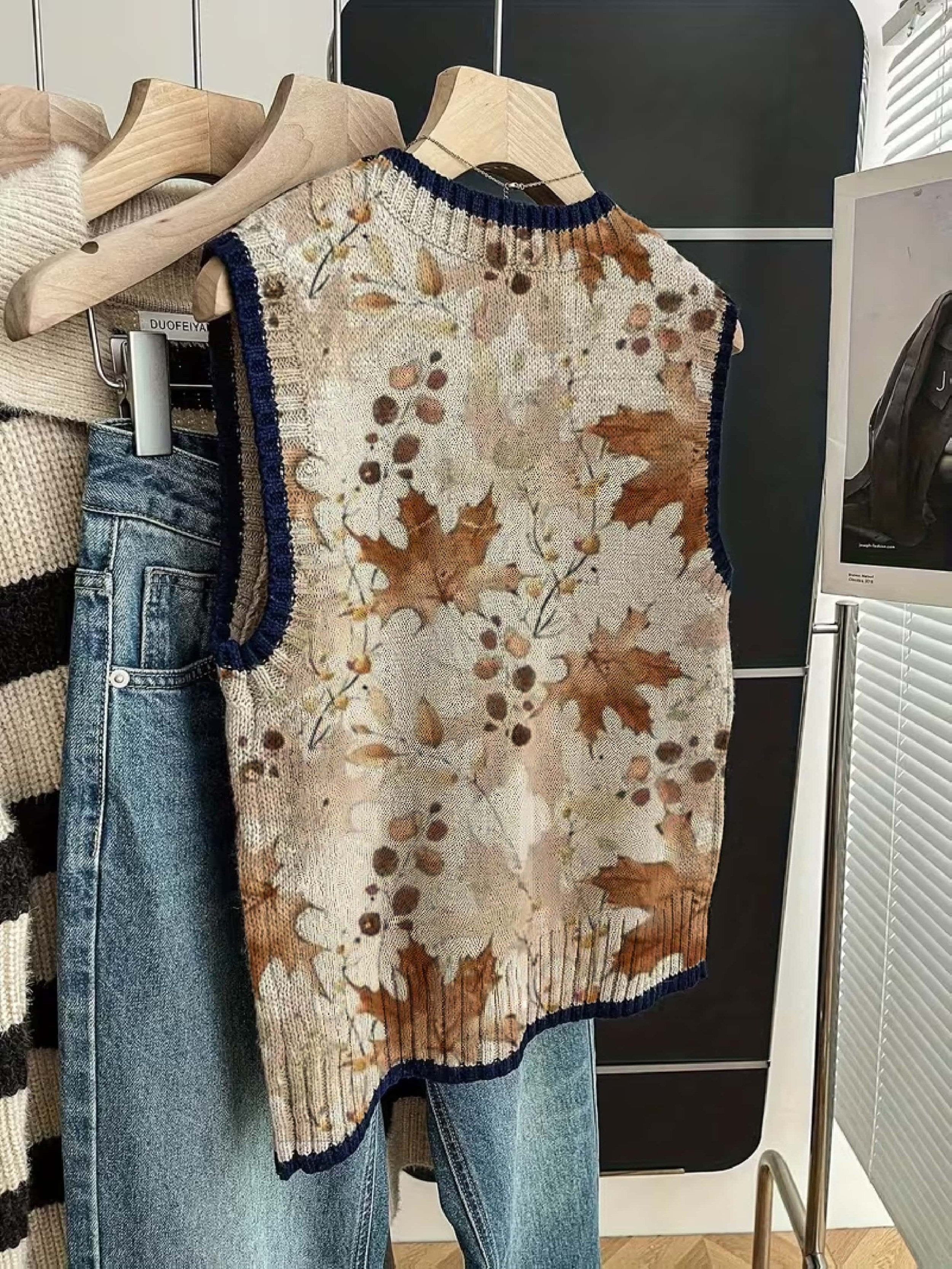 Maple Leaf Detail Knit Vest
