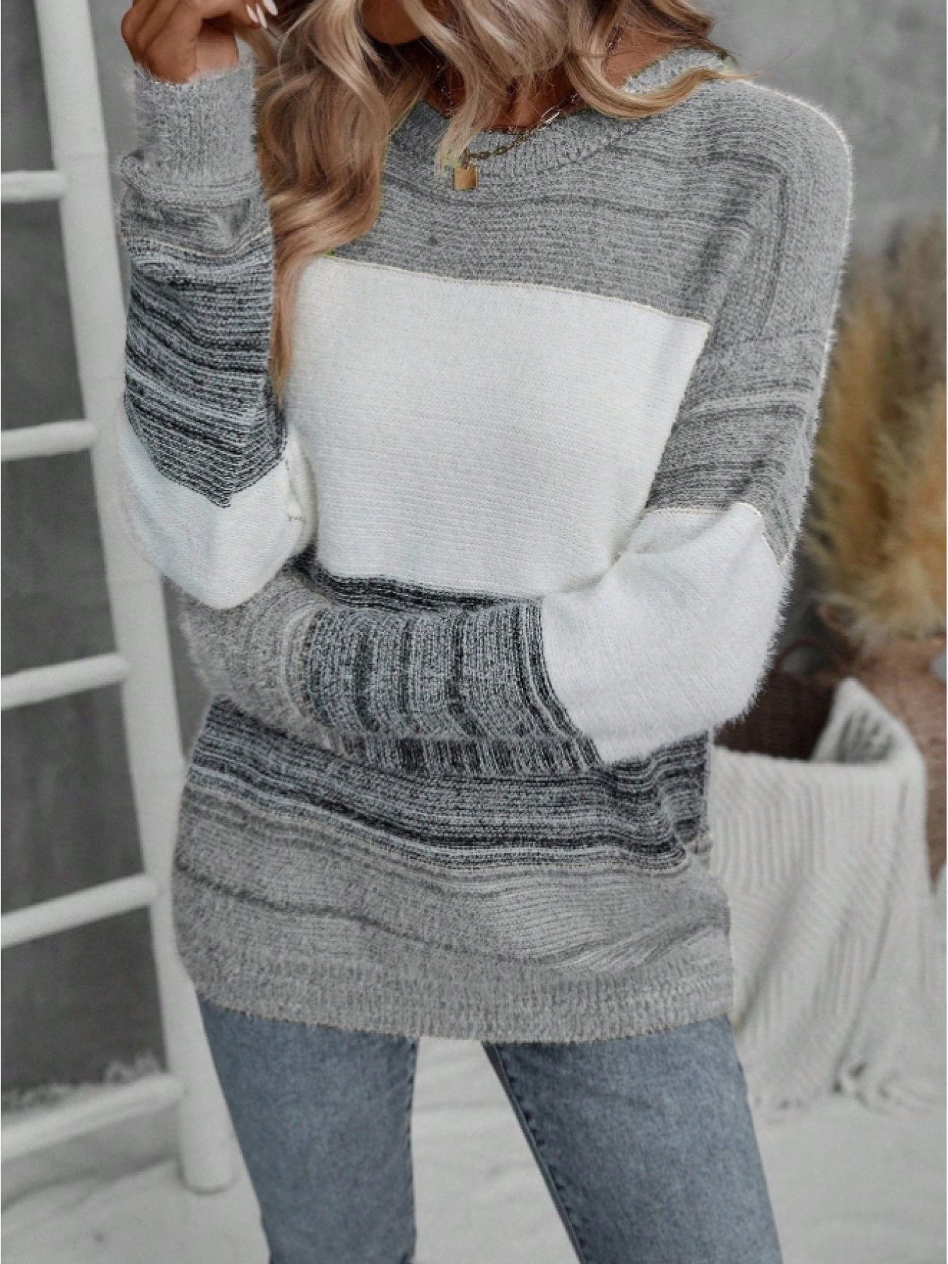 Elegant Contrast Collar Knit Sweater