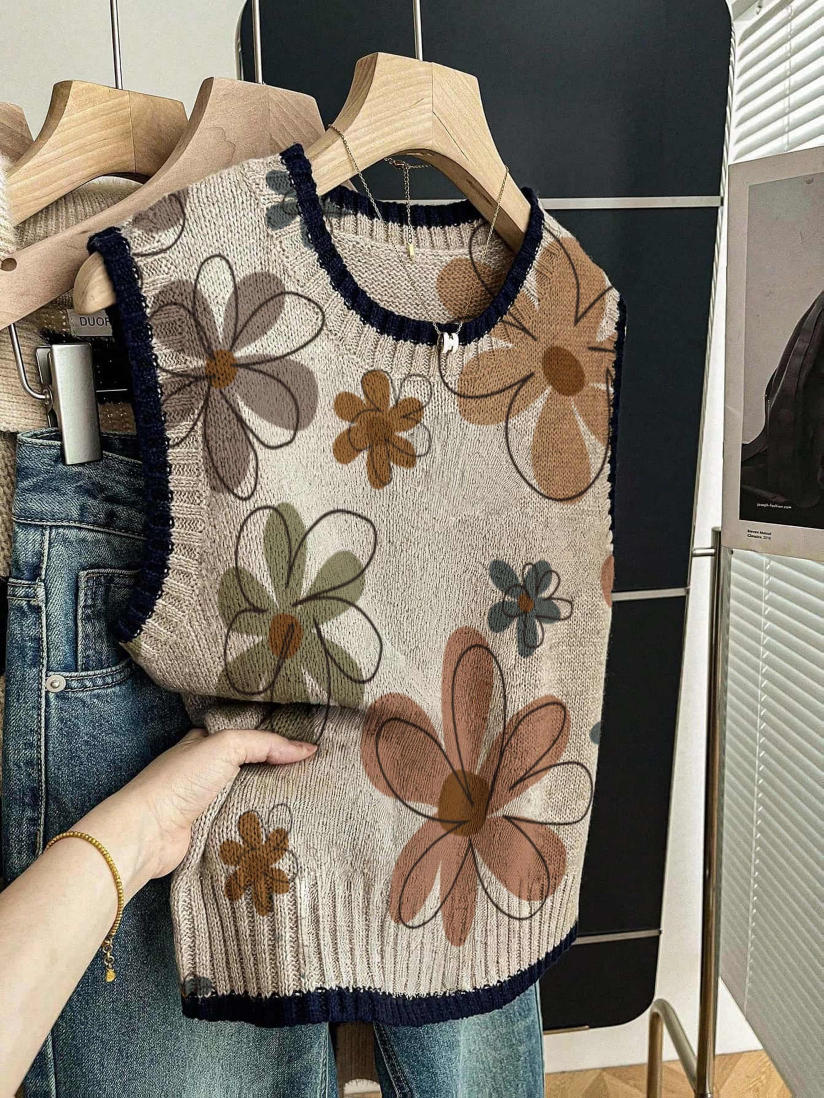 Classic Floral Crew Neck Vest