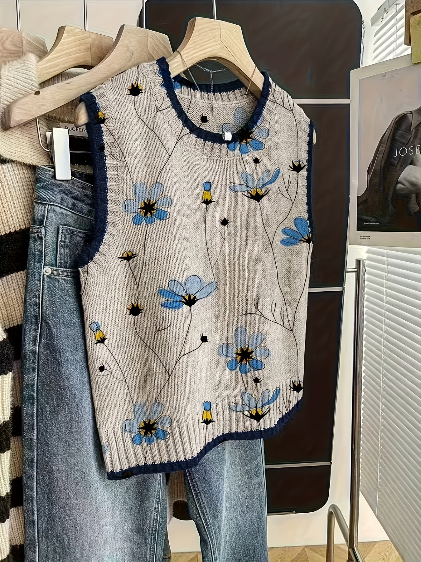 kitten-graphic-knit-vest