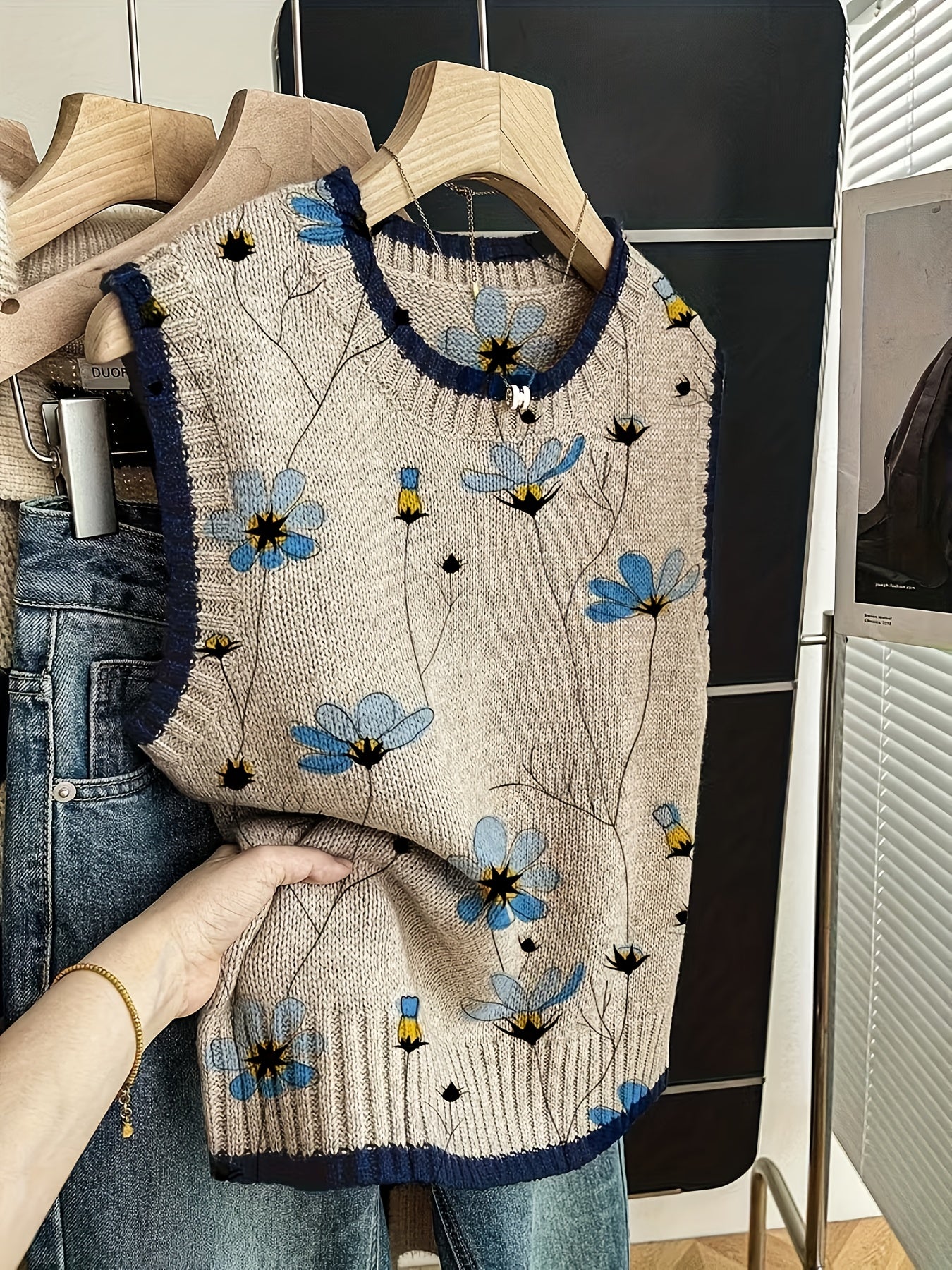kitten-graphic-knit-vest